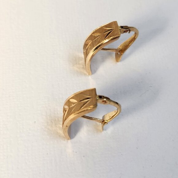 Not Flimsy* 80s 14k Solid Gold French Diamond etched Filigree Earrings 1.39g VTG - Picture 7 of 13